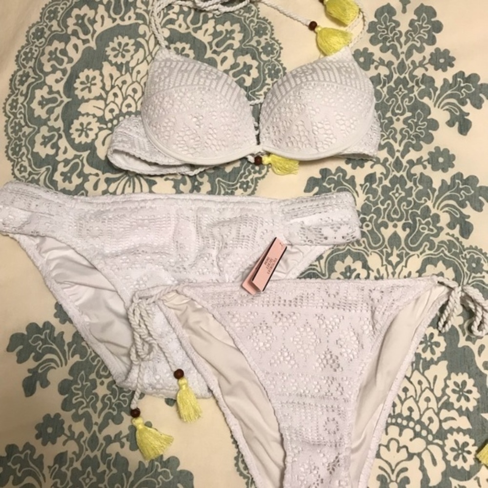 Victoria’s Secret bikini